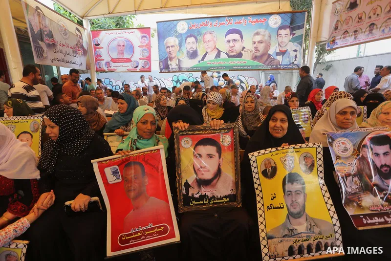 Palestinians take part in a protest demanding release the prisoners in Israeli jails, in front of Red cross office, in Gaza city, on Oct. 12, 2015. Photo by Mohammed Asad