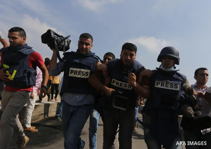 Palestinian protesters run for cover during clashes with Israeli security forces near the Erez border crossing between Israel and northern Gaza Strip on October 13, 2015. A wave of stabbings that hit Israel, Jerusalem an...