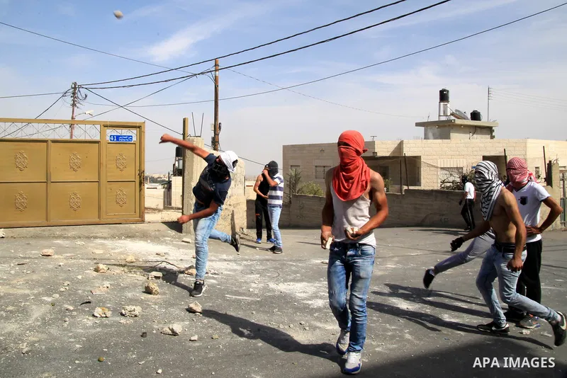 Palestinian protesters throw stones at Israeli police during clashes in Jabal al-Mukaber neighborhood, southern Jerusalem, on October 13, 2015. A wave of stabbings that hit Israel, Jerusalem and the West Bank this month...