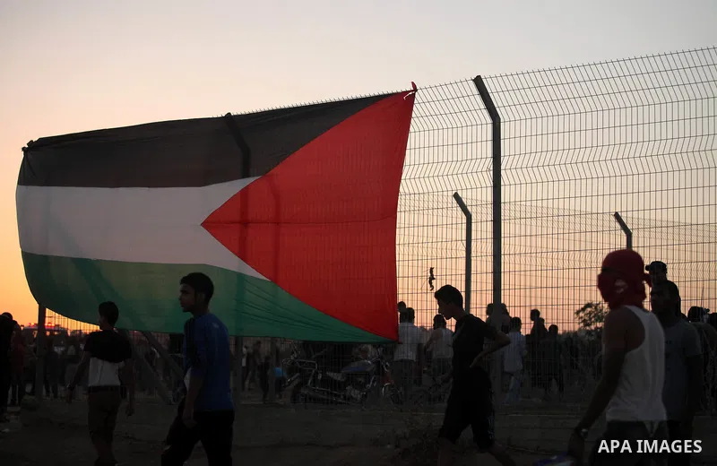 Palestinian protesters clash with Israeli troops near the border between Israel and central Gaza Strip October 15, 2015. Thirty-two Palestinians and seven Israelis have been killed in the past two weeks of bloodshed. The...