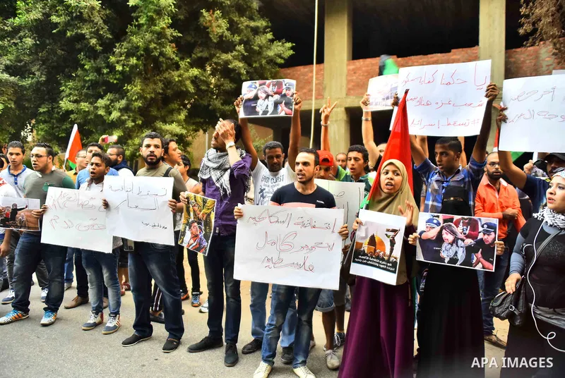 Egyptian protesters shot slogans during a demonstration expressing solidarity with Palestinians, outside the Palestinian Embassy in Cairo, October 16, 2015. According to local reports a group of protesters expressed thei...