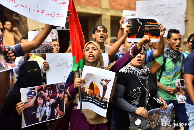 Egyptian protesters shot slogans during a demonstration expressing solidarity with Palestinians, outside the Palestinian Embassy in Cairo, October 16, 2015. According to local reports a group of protesters expressed thei...
