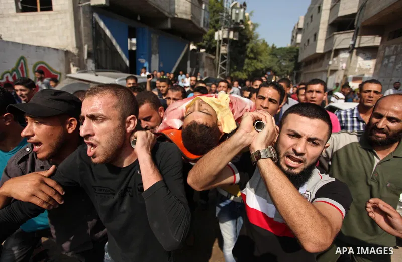Relatives carry the body of Palestinian Mahmoud Hmead, 22, who was killed by Israeli troops in Friday's clashes, during his funeral in Gaza October 17, 2015. The unrest that has engulfed Jerusalem, Gaza and the occupied...