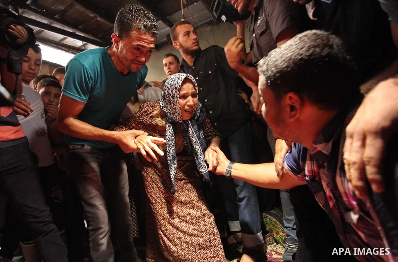 Relatives of Palestinian Mahmoud Hmead, 22, who was killed by Israeli troops in Friday's clashes, mourn during his funeral in Gaza October 17, 2015. The unrest that has engulfed Jerusalem, Gaza and the occupied West Bank...