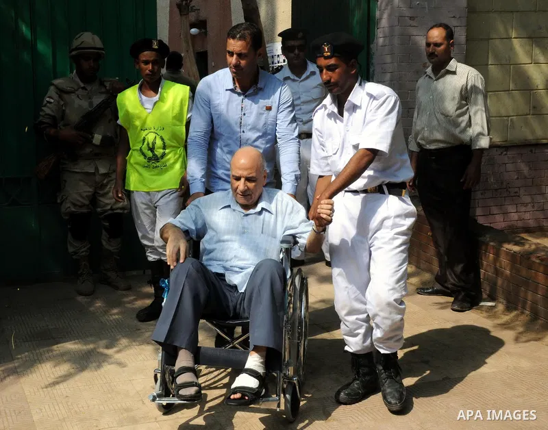 Egyptians participate in the election voting at a polling station in Giza governorate, Egypt, October 18, 2015. Egypt's long-awaited parliamentary election got off to a slow start on Sunday, marking the final step in a p...