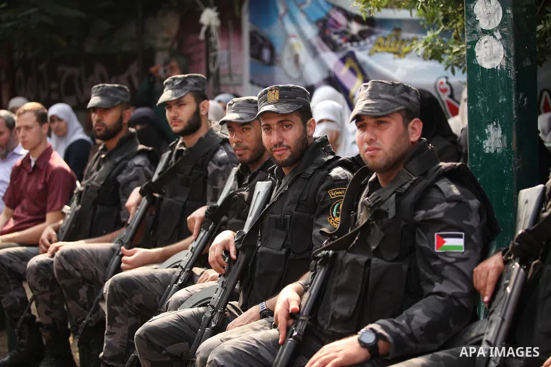 Palestinian policemen take part in a protest demanding release the prisoners in Israeli jails, in front of Red cross office, in Gaza city, on Oct. 19, 2015. Photo by Ashraf Amra