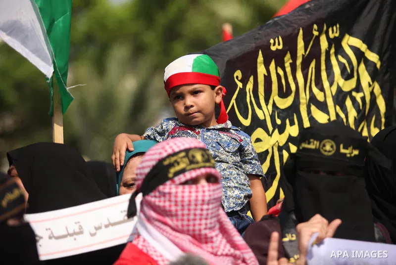 Palestinian women supporting the Islamic Jihad movement take part in a rally in Gaza City to show solidarity with Palestinians confronting Israelis in the West Bank and Jerusalem October 20, 2015. Photo by Ashraf Amra