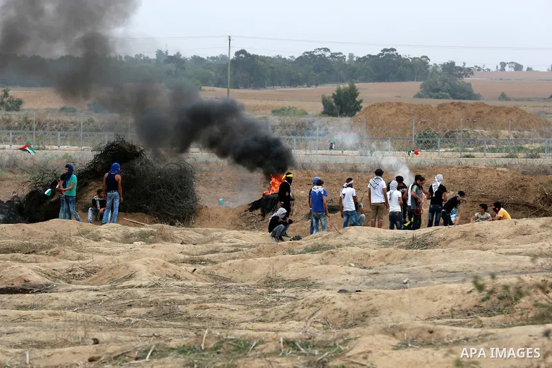 Palestinian protesters participate in clashes with Israeli security forces near the border between Israeli and central Gaza Stirp, on October 23, 2015. Palestinian factions called for mass rallies against Israel in the o...