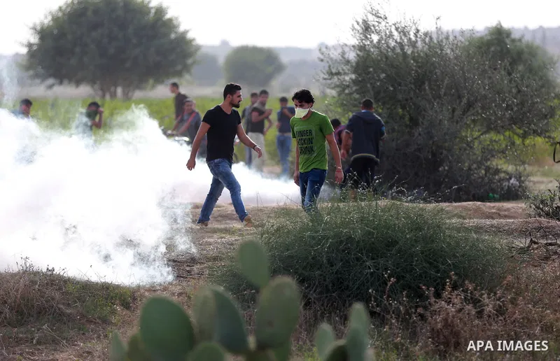 Palestinian protesters participate in clashes with Israeli security forces near the border between Israeli and central Gaza Stirp, on October 23, 2015. Palestinian factions called for mass rallies against Israel in the o...