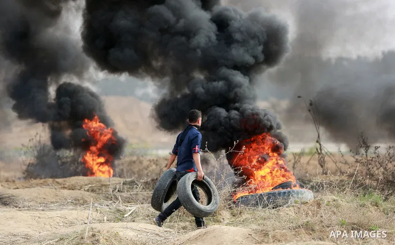 Palestinian protesters participate in clashes with Israeli security forces near the border between Israeli and central Gaza Stirp, on October 23, 2015. Palestinian factions called for mass rallies against Israel in the o...