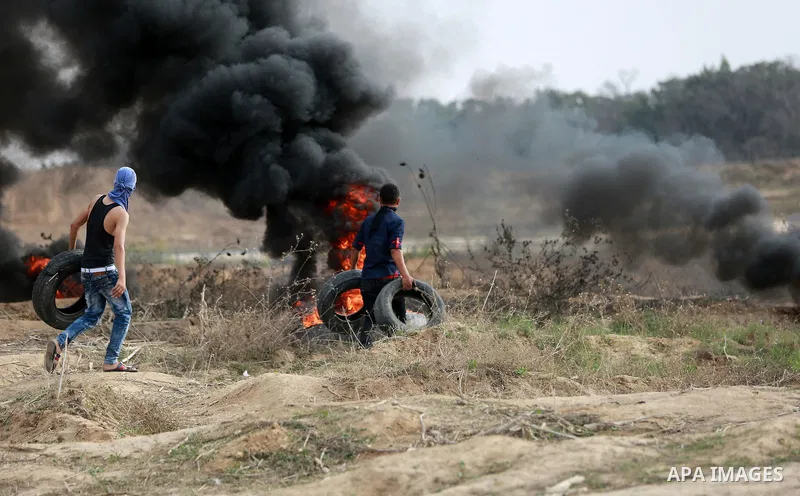 Palestinian protesters participate in clashes with Israeli security forces near the border between Israeli and central Gaza Stirp, on October 23, 2015. Palestinian factions called for mass rallies against Israel in the o...