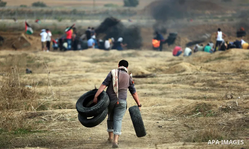 Palestinian protesters participate in clashes with Israeli security forces near the border between Israeli and central Gaza Stirp, on October 23, 2015. Palestinian factions called for mass rallies against Israel in the o...
