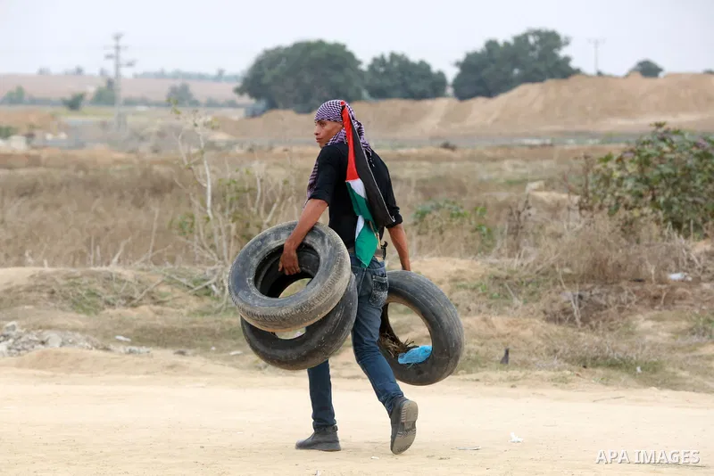 Palestinian protesters participate in clashes with Israeli security forces near the border between Israeli and central Gaza Stirp, on October 23, 2015. Palestinian factions called for mass rallies against Israel in the o...