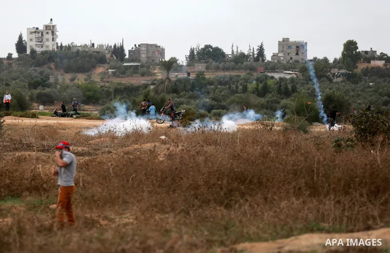 Palestinian protesters participate in clashes with Israeli security forces near the border between Israeli and central Gaza Stirp, on October 23, 2015. Palestinian factions called for mass rallies against Israel in the o...