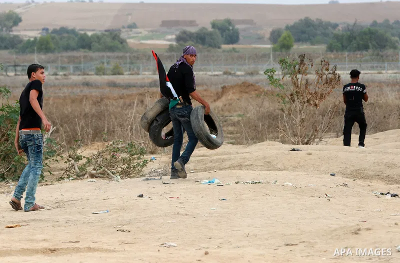 Palestinian protesters participate in clashes with Israeli security forces near the border between Israeli and central Gaza Stirp, on October 23, 2015. Palestinian factions called for mass rallies against Israel in the o...