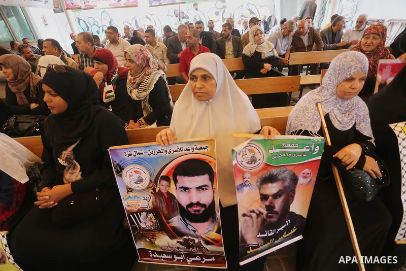 Palestinians take part in a protest demanding release the prisoners in Israeli jails, in front of Red cross office, in Gaza city, on Oct. 26, 2015. Photo by Mohammed Asad