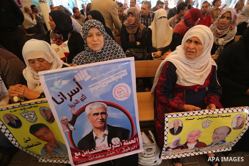 Palestinians take part in a protest demanding release the prisoners in Israeli jails, in front of Red cross office, in Gaza city, on Oct. 26, 2015. Photo by Mohammed Asad