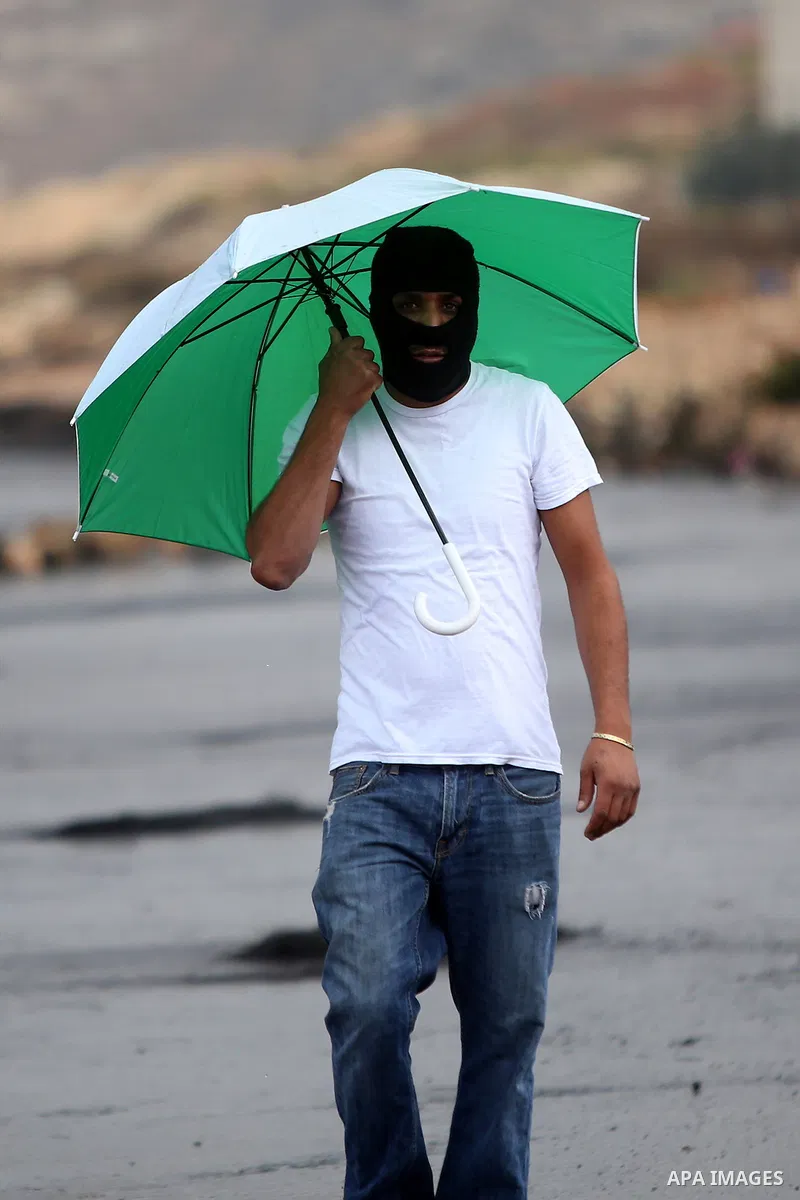 Palestinian protesters take part in clashes with Israeli security forces near the Jewish settlement of Beit El, near the West Bank city of Ramallah October 26, 2015. Israeli Prime Minister Benjamin Netanyahu has raised t...