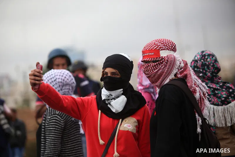 Palestinian protesters take part in clashes with Israeli security forces near the Jewish settlement of Beit El, near the West Bank city of Ramallah October 26, 2015. Israeli Prime Minister Benjamin Netanyahu has raised t...