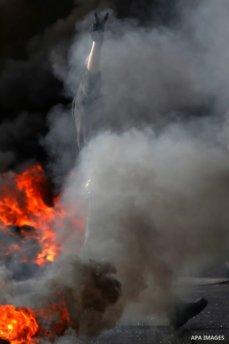 Palestinian protesters take part in clashes with Israeli security forces near the Jewish settlement of Beit El, near the West Bank city of Ramallah October 26, 2015. Israeli Prime Minister Benjamin Netanyahu has raised t...