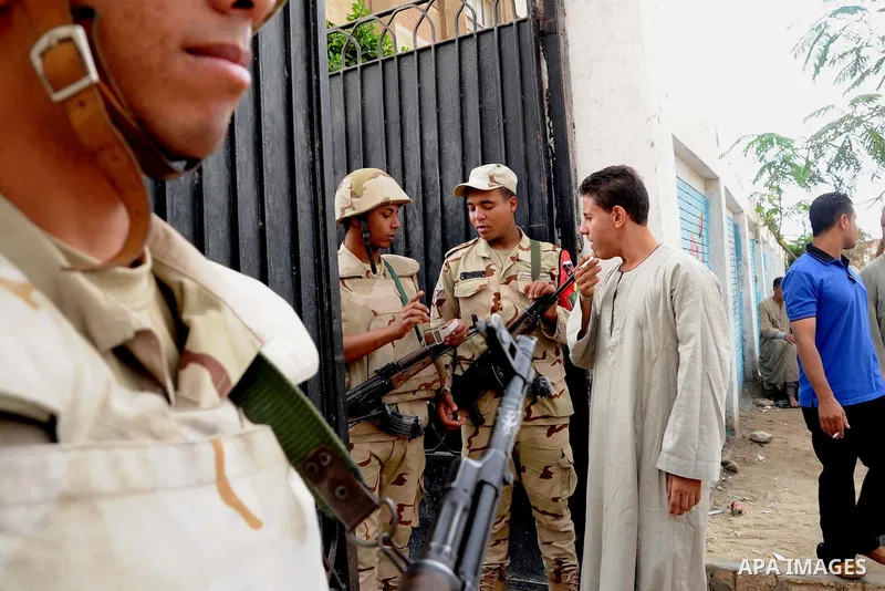 Egyptian soldiers stand guard at a polling station of the runoff to the first round of the parliamentary elections in Cairo, Egypt, Wednesday, Oct. 28, 2015. Photo by Amr Sayed