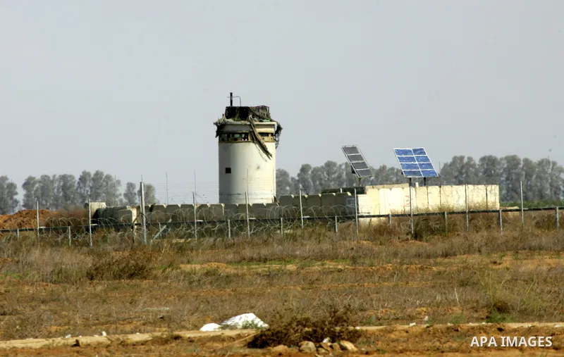 Palestinian demonstrators hold their national flag during an anti-Israel protest east of Khan Yunis, in the southern Gaza Strip, near a border fence with Israel, on October 28, 2015. Photo by Abed Rahim Khatib
