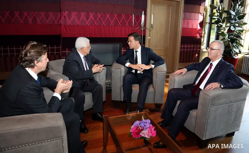 Dutch Prime Minister Mark Rutte receives Palestinian President Mahmoud Abbas and Palestinian Prime Miinister Rami Hamdallah in his official residence Catshuis in The Hague, The Netherlands, 29 October 2015. The leaders m...