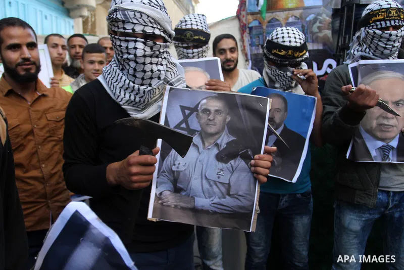 Palestinian supporters of Hamas and Islamic Jihad movements take part in an anti-Israel demonstration, in Khan Younis in the southern Gaza Strip, October 30, 2015. Since the start of October, violence that has included s...
