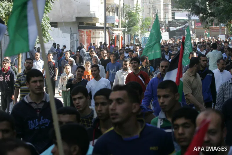Palestinian supporters of Hamas and Islamic Jihad movements take part in an anti-Israel demonstration, in Khan Younis in the southern Gaza Strip, October 30, 2015. Since the start of October, violence that has included s...