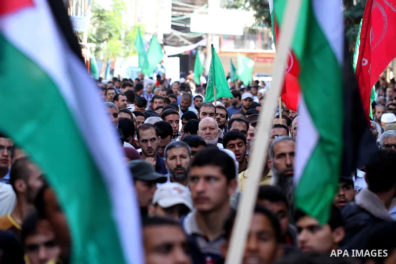 Palestinian supporters of Hamas and Islamic Jihad movements take part in an anti-Israel demonstration, in Khan Younis in the southern Gaza Strip, October 30, 2015. Since the start of October, violence that has included s...