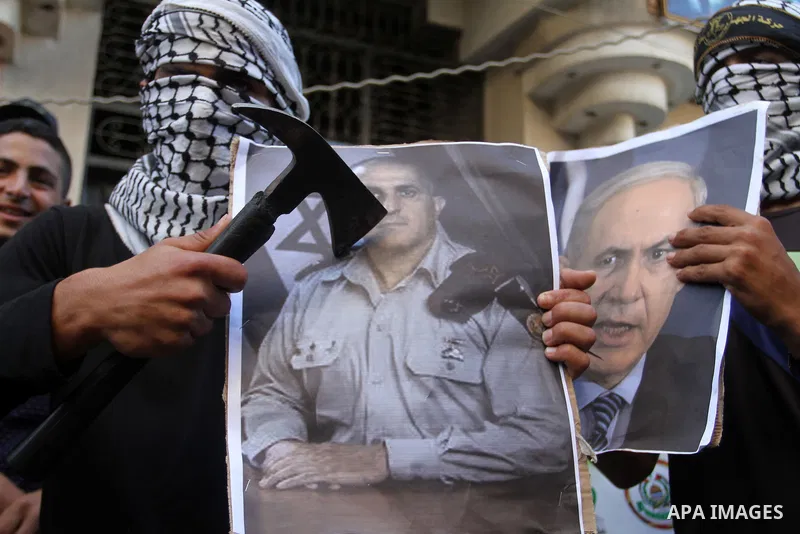Palestinian supporters of Hamas and Islamic Jihad movements take part in an anti-Israel demonstration, in Khan Younis in the southern Gaza Strip, October 30, 2015. Since the start of October, violence that has included s...