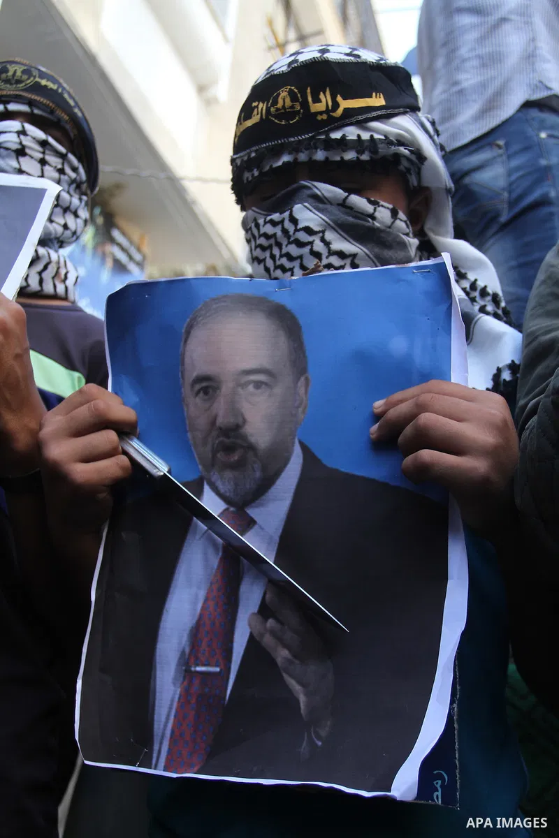 Palestinian supporters of Hamas and Islamic Jihad movements take part in an anti-Israel demonstration, in Khan Younis in the southern Gaza Strip, October 30, 2015. Since the start of October, violence that has included s...