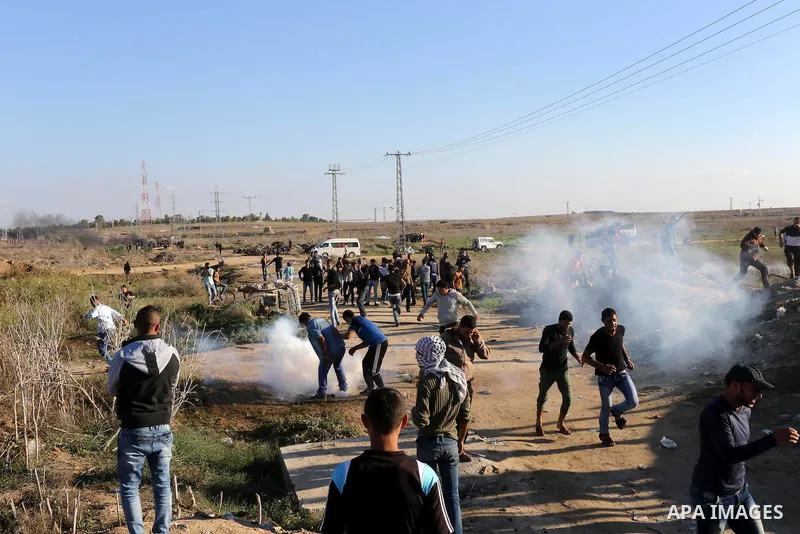 Palestinian protesters take part in clashes with Israeli troops near the border between Israel and eastern Gaza city, October 30, 2015. Since the start of October, violence that has included stabbings as well as clashes...