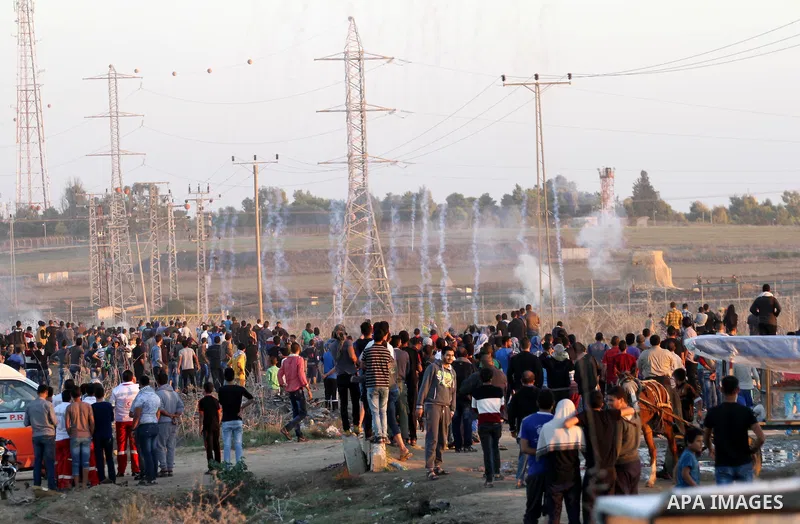 Palestinian protesters take part in clashes with Israeli troops near the border between Israel and eastern Gaza city, October 30, 2015. Since the start of October, violence that has included stabbings as well as clashes...
