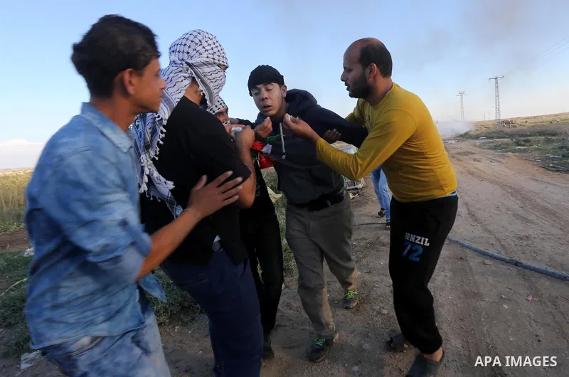Palestinian protesters take part in clashes with Israeli troops near the border between Israel and eastern Gaza city, October 30, 2015. Since the start of October, violence that has included stabbings as well as clashes...