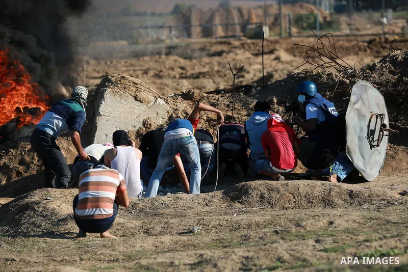 Palestinian protesters take part in clashes with Israeli troops near the border between Israel and central Gaza strip, October 30, 2015. Since the start of October, violence that has included stabbings as well as clashes...
