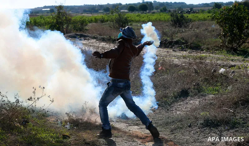 Palestinian protesters take part in clashes with Israeli troops near the border between Israel and central Gaza strip, October 30, 2015. Since the start of October, violence that has included stabbings as well as clashes...