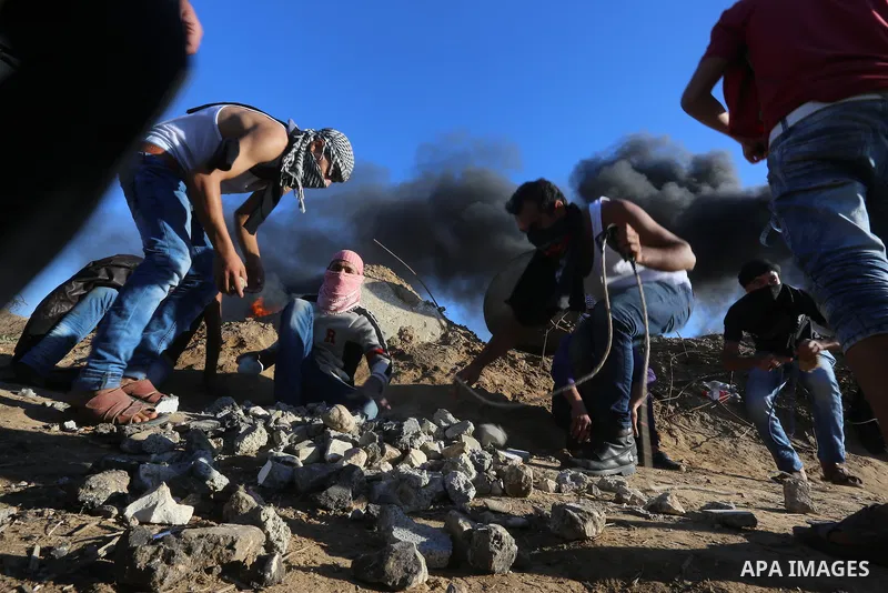 Palestinian protesters take part in clashes with Israeli troops near the border between Israel and central Gaza strip, October 30, 2015. Since the start of October, violence that has included stabbings as well as clashes...