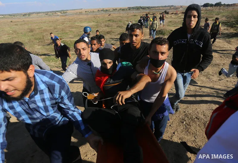 Palestinian protesters take part in clashes with Israeli troops near the border between Israel and central Gaza strip, October 30, 2015. Since the start of October, violence that has included stabbings as well as clashes...
