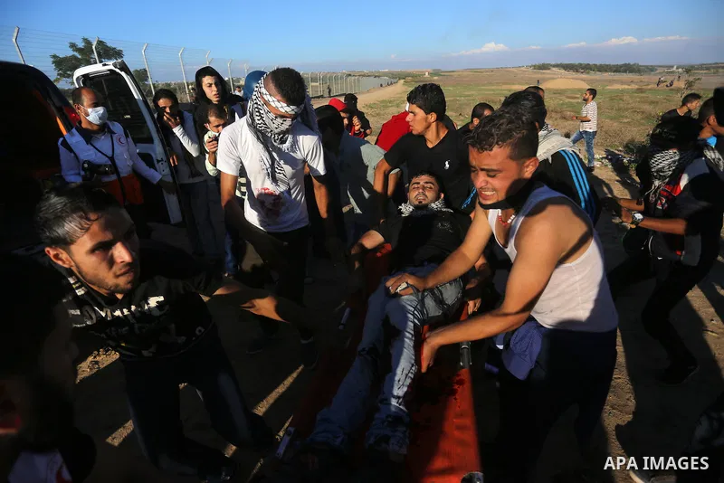 Palestinian protesters take part in clashes with Israeli troops near the border between Israel and central Gaza strip, October 30, 2015. Since the start of October, violence that has included stabbings as well as clashes...