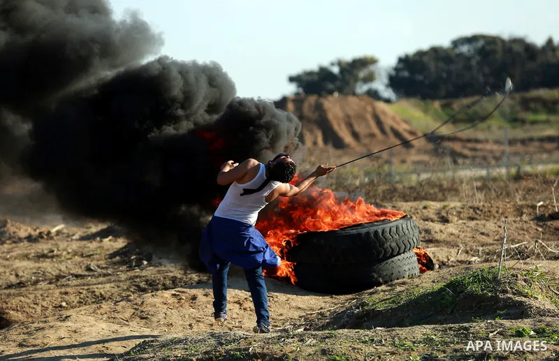Palestinian protesters take part in clashes with Israeli troops near the border between Israel and central Gaza strip, October 30, 2015. Since the start of October, violence that has included stabbings as well as clashes...