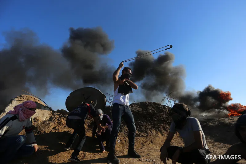 Palestinian protesters take part in clashes with Israeli troops near the border between Israel and central Gaza strip, October 30, 2015. Since the start of October, violence that has included stabbings as well as clashes...