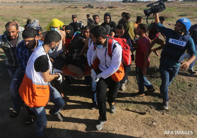 Palestinian protesters take part in clashes with Israeli troops near the border between Israel and central Gaza strip, October 30, 2015. Since the start of October, violence that has included stabbings as well as clashes...
