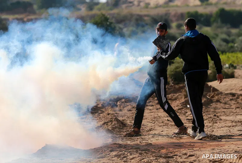 Palestinian protesters take part in clashes with Israeli troops near the border between Israel and central Gaza strip, October 30, 2015. Since the start of October, violence that has included stabbings as well as clashes...
