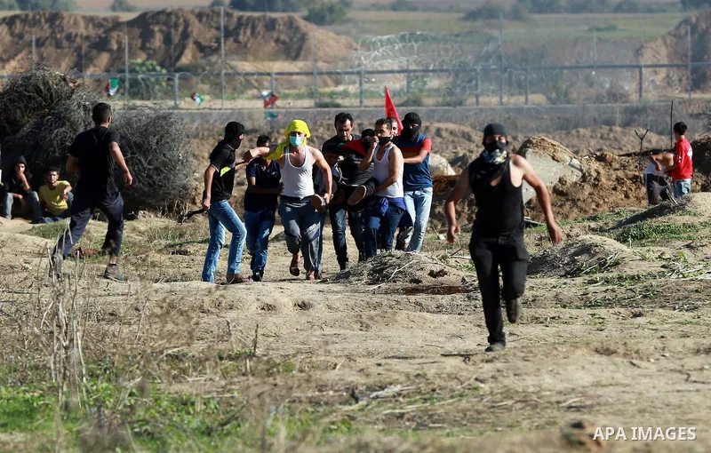 Palestinian protesters take part in clashes with Israeli troops near the border between Israel and central Gaza strip, October 30, 2015. Since the start of October, violence that has included stabbings as well as clashes...