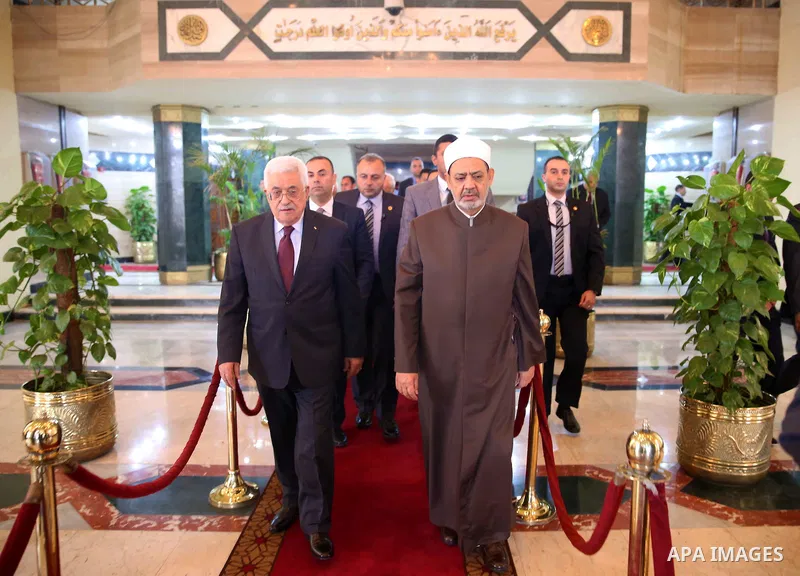 Palestinian President Mahmoud Abbas meets with Egyptian Grand Imam of al-Azhar, Sheikh Ahmed al-Tayeb, in Cairo on November 9, 2015. Photo by Stringer