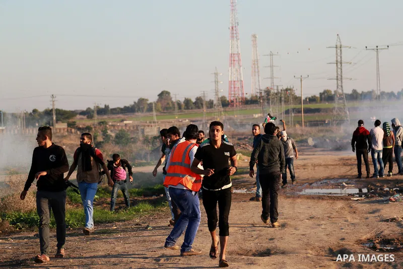 Palestinian protesters take part in clashes with Israeli security forces near the border between Israel and eastern Gaza city, November 13, 2015. The current wave of violence erupted in mid-September, fueled by rumors th...