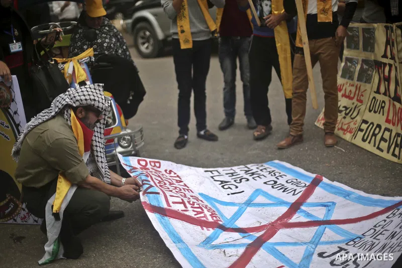 Palestinians take part in a protest demanding release the prisoners in Israeli jails, in front of Red cross office, in Gaza city, on Nov. 16, 2015. Photo by Mohammed Talatene
