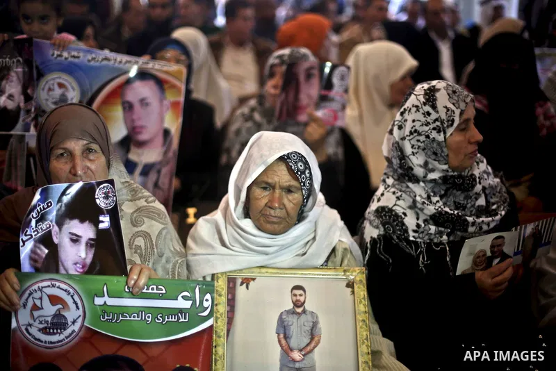 Palestinians take part in a protest demanding release the prisoners in Israeli jails, in front of Red cross office, in Gaza city, on Nov. 16, 2015. Photo by Mohammed Talatene