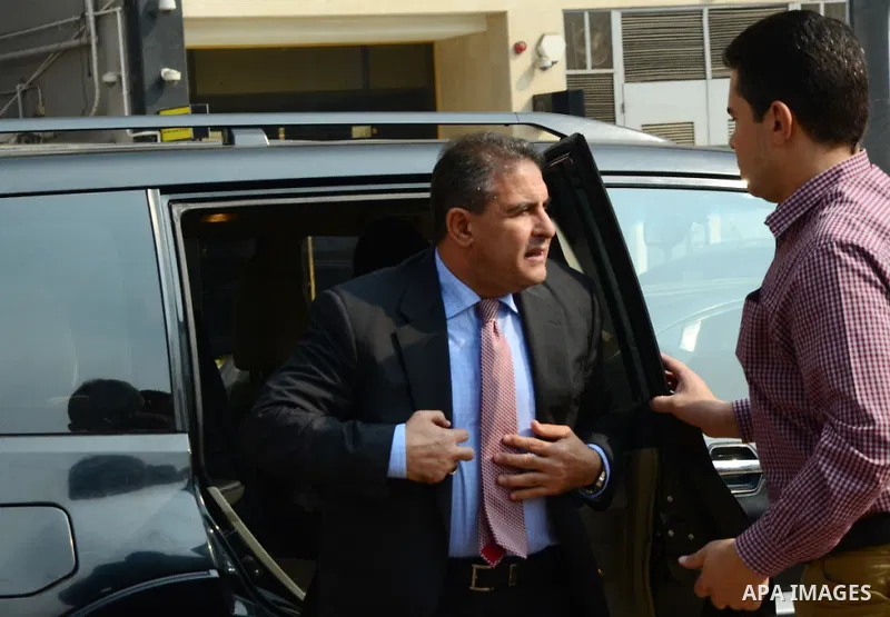 Egyptian former minister of Sport, Taher Abu zaid, casts his vote at a polling station during the second round of parliamentary elections in Cairo, Egypt, November 22, 2015. Egyptians voted on Sunday in the second phase...